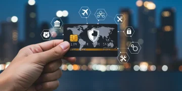 Cartão de crédito com símbolos de seguro e assistência, destacando a segurança financeira em 2026.